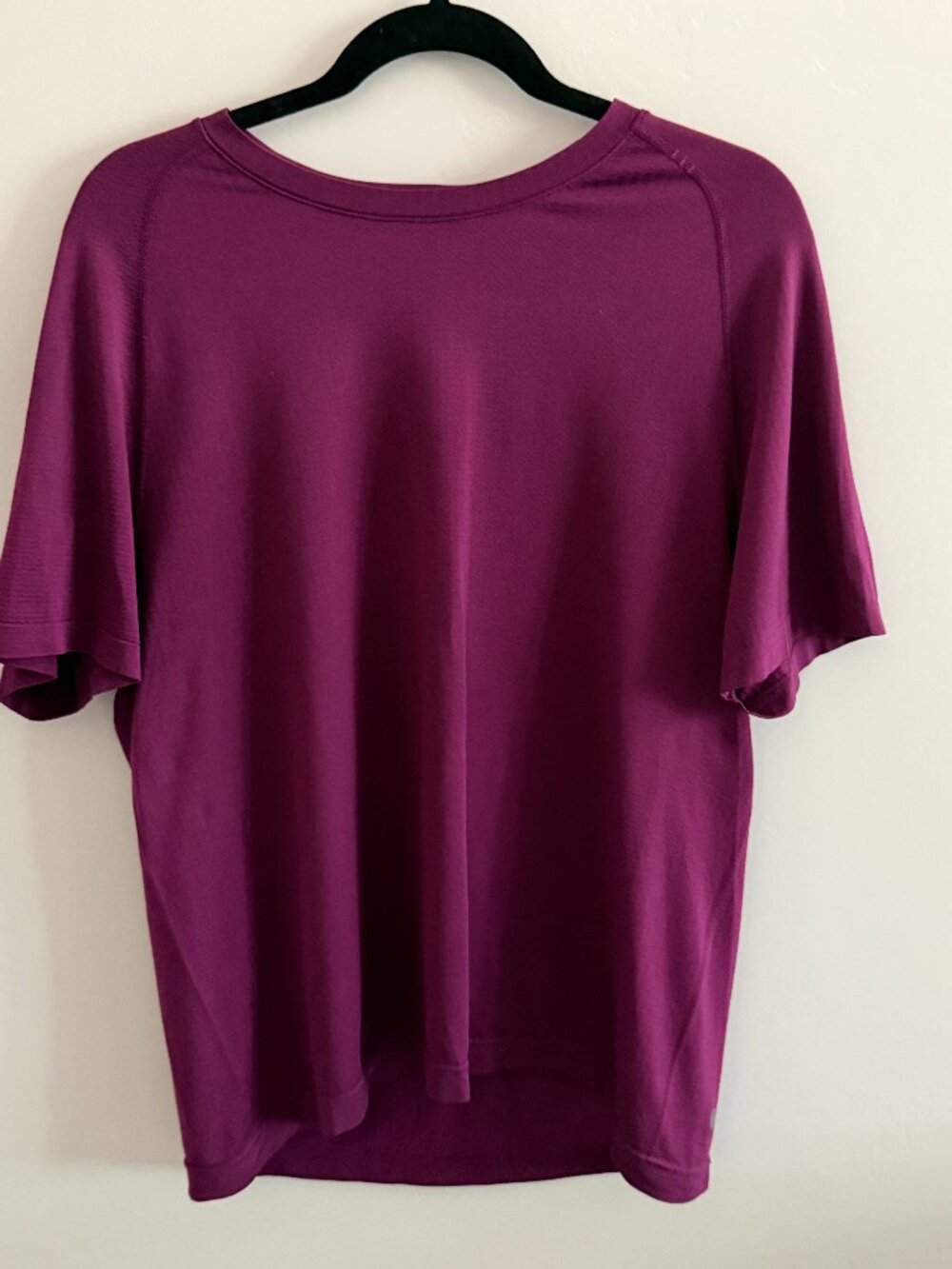 Lululemon Men's Metal Vent Tech Short Sleeve Burgundy Large